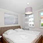 mit Meerblick und Balkon, gratis Nutzung vom AHOI Erlebnisbad und Sauna in Sellin - Meeresblick FeWo 26 Apartment *